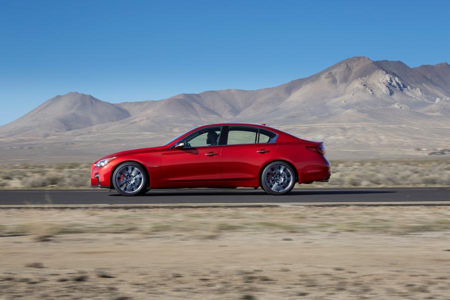  Infiniti Q50 Red Sport 400 2017 года  (WW) (фото 17 из 41)
